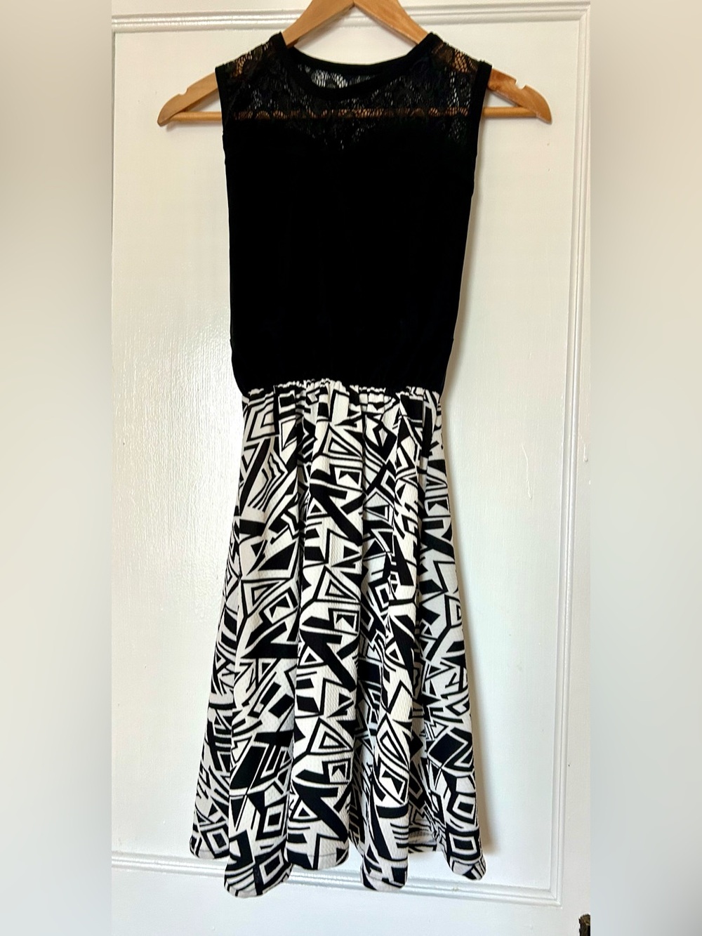 Geometric Sweetheart Lace Top Dress
